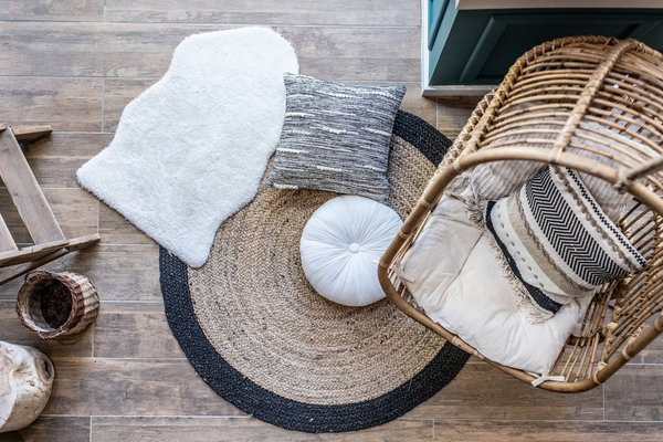 Quels sont les accessoires déco indispensables pour donner du charme à sa maison ?