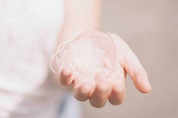 Quels sont les usages et les conseils pour installer un distributeur de savon et de gel douche mural dans votre hotel ?